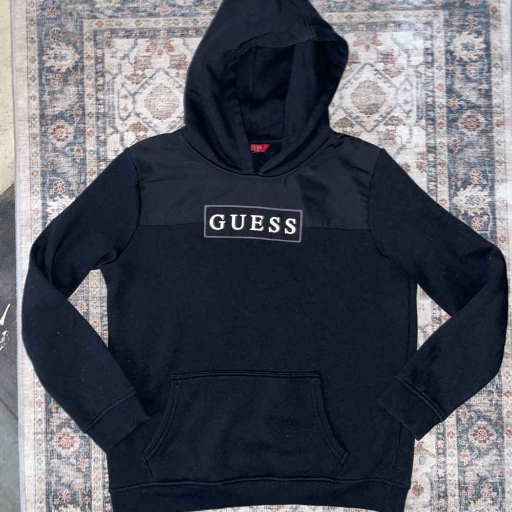 Guess sweatshirt